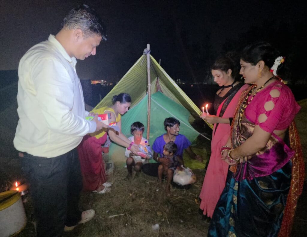 रुद्रपुर में ‘रोशनी’ का नया अर्थ: ड्रीमर्स केयर फाउंडेशन ने जरूरतमंदों के साथ मनाई मानवता की दिवाली